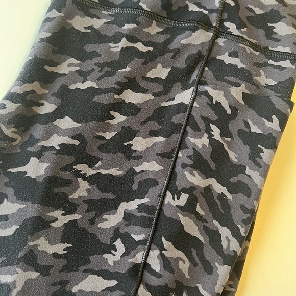 Athleta Stash Pocket Leggings 7/8 length - Picture 2 of 5